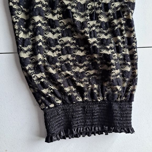 Black Lace Halter Blouse - Picture 3 of 6